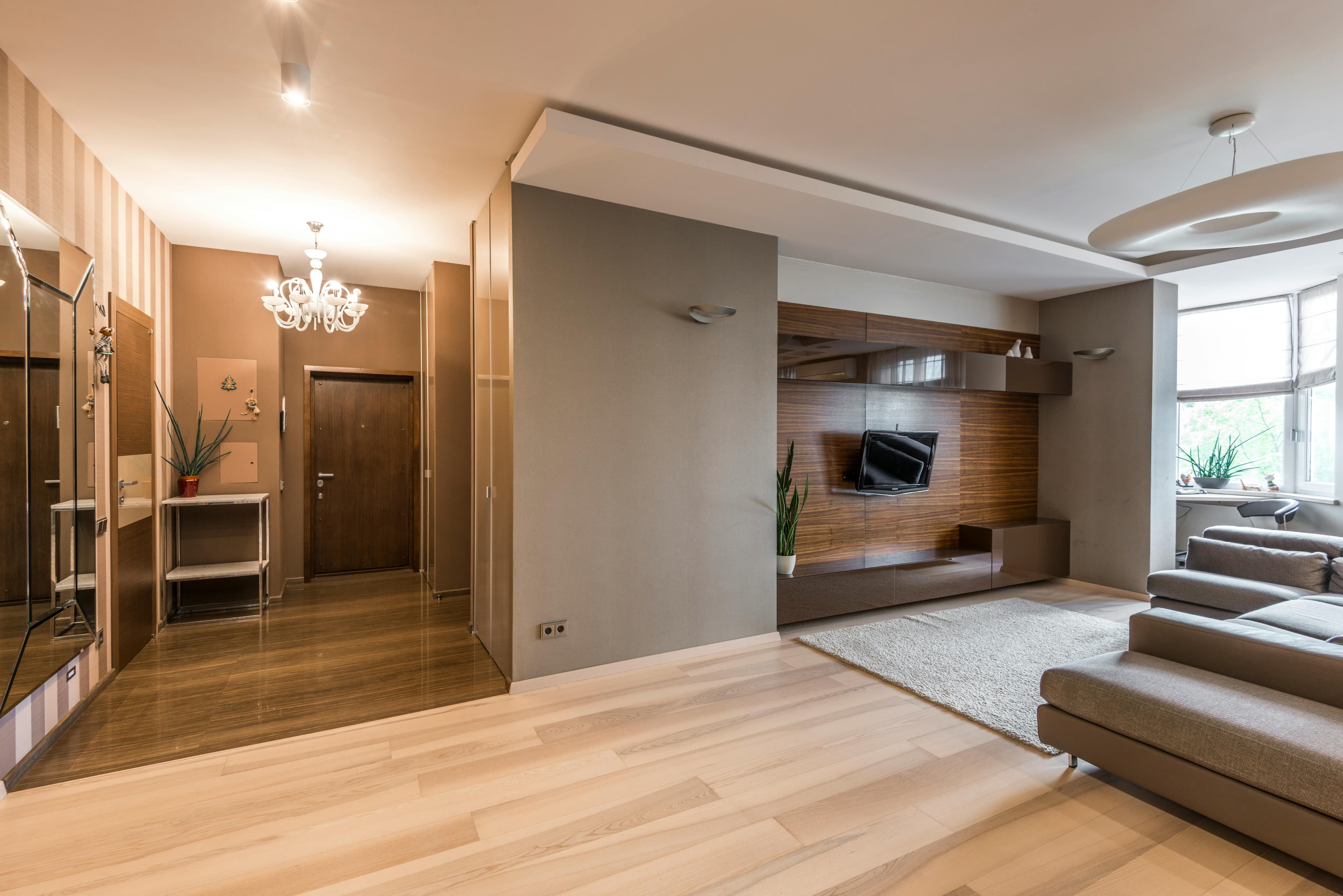 Interior contractors and decorators requiring smooth, consistent finishes.