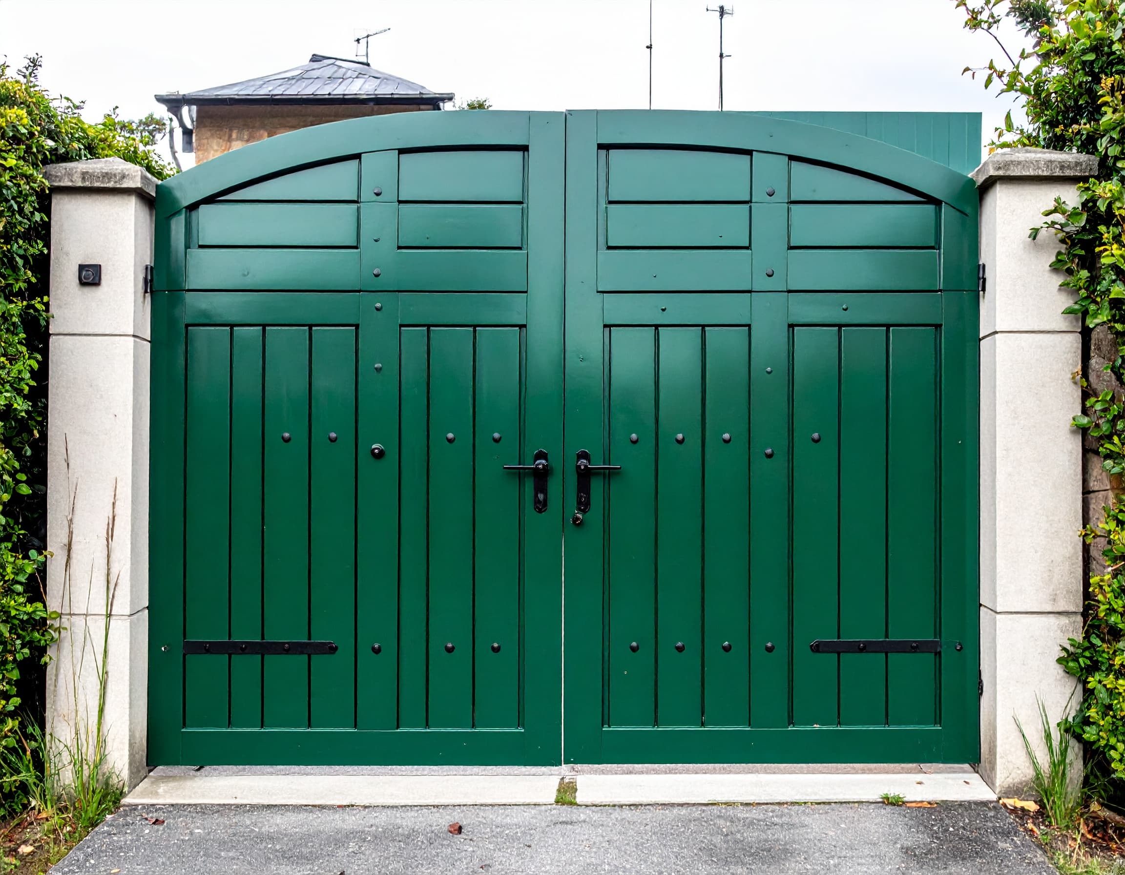 Metal railings, gates, and exterior ironwork